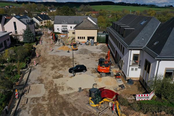 Vue aérienne avec travaux de préparation du corps de chaussée