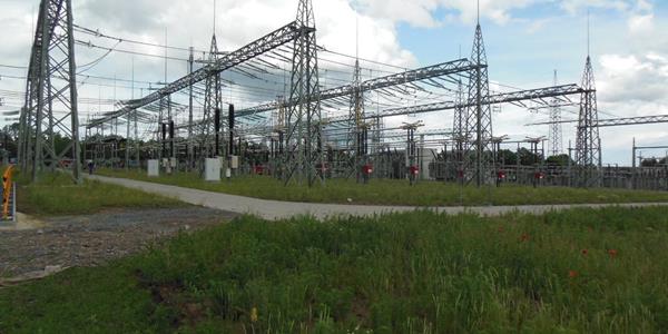 Poste de transformation et de répartition avec lignes de commutation aériennes de 220 kV CREOS