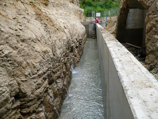 Sortie de la fissure du côté de Fielsbourk avec mur de captage achevé