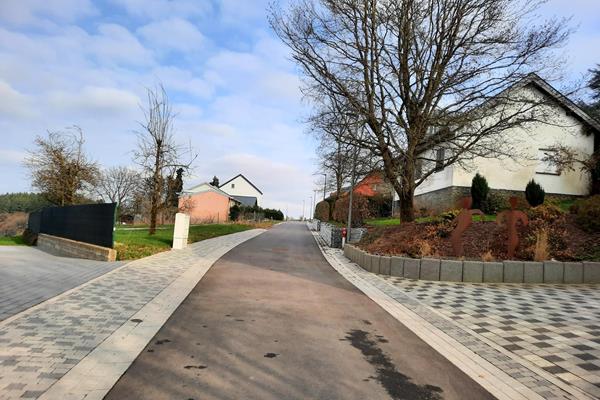 Vue vers l'Est - "après" - Aménagement rue “A Klatzber” à Eschdorf